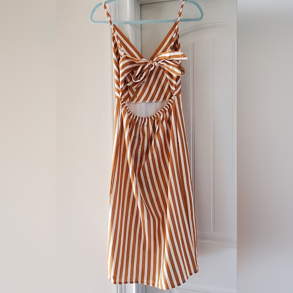 NWOT ORANGE STRIPPED OPEN BACK VINTAGE LOOK DRESS SIZE SMALL - Picture 3 of 3